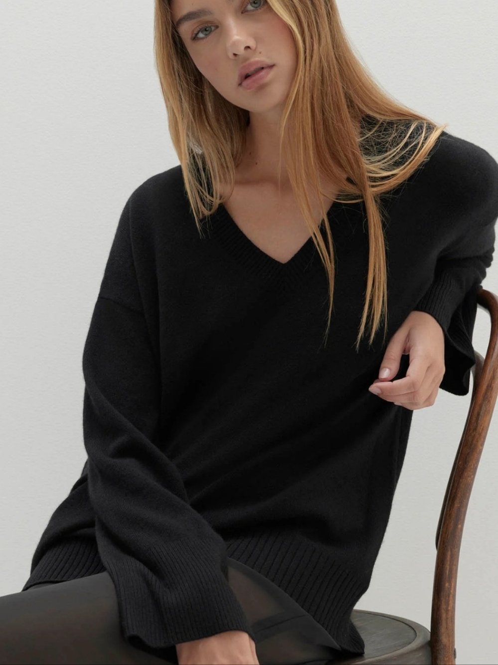 NakedCashmere Voila  Black V-Neck Ribbed Split Hem Oversize Sweater Italy